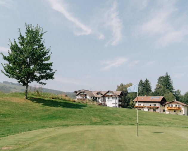 Hotel Alpenblick Attersee mit Toplage am Golfplatz