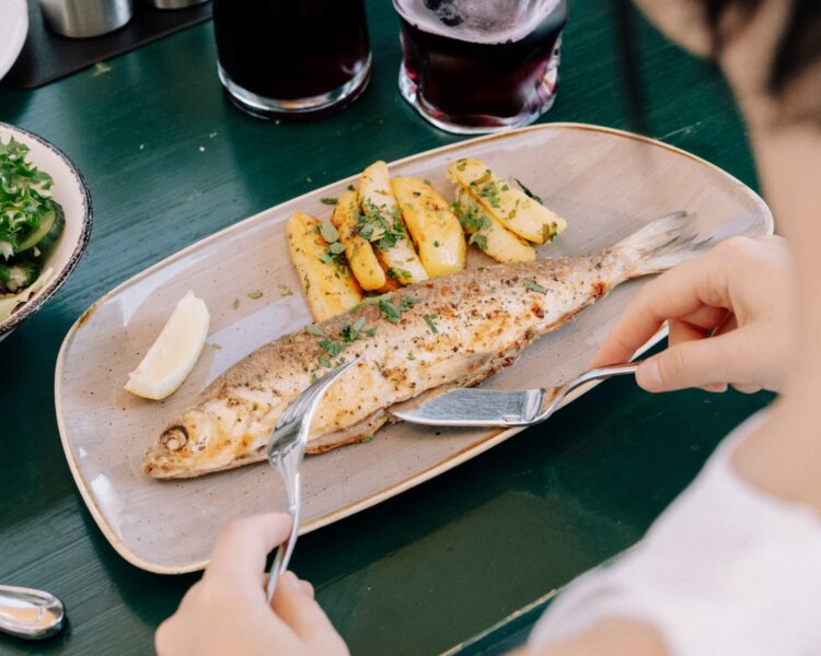 Frischer Fisch aus dem Attersee am Teller