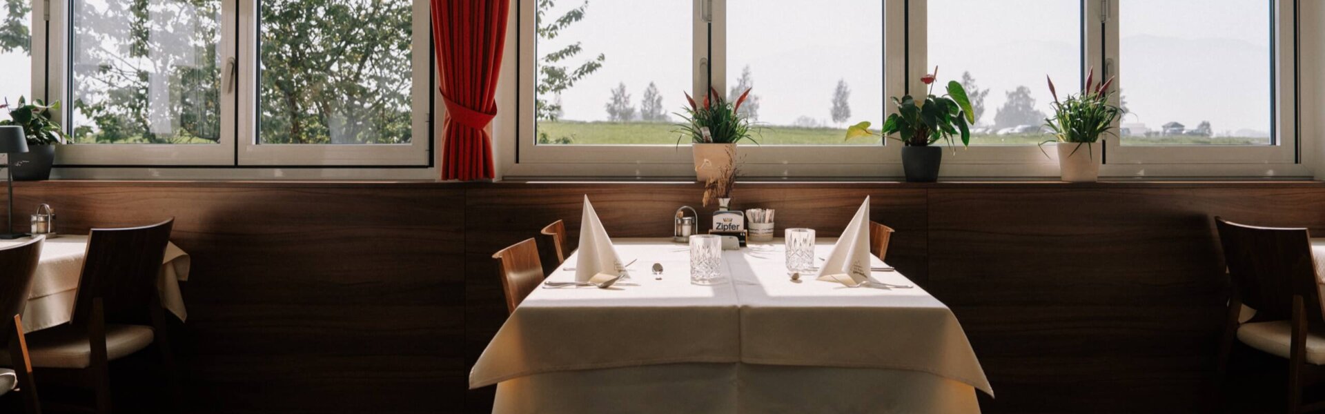 Tisch im Restaurant Alpenblick Attersee