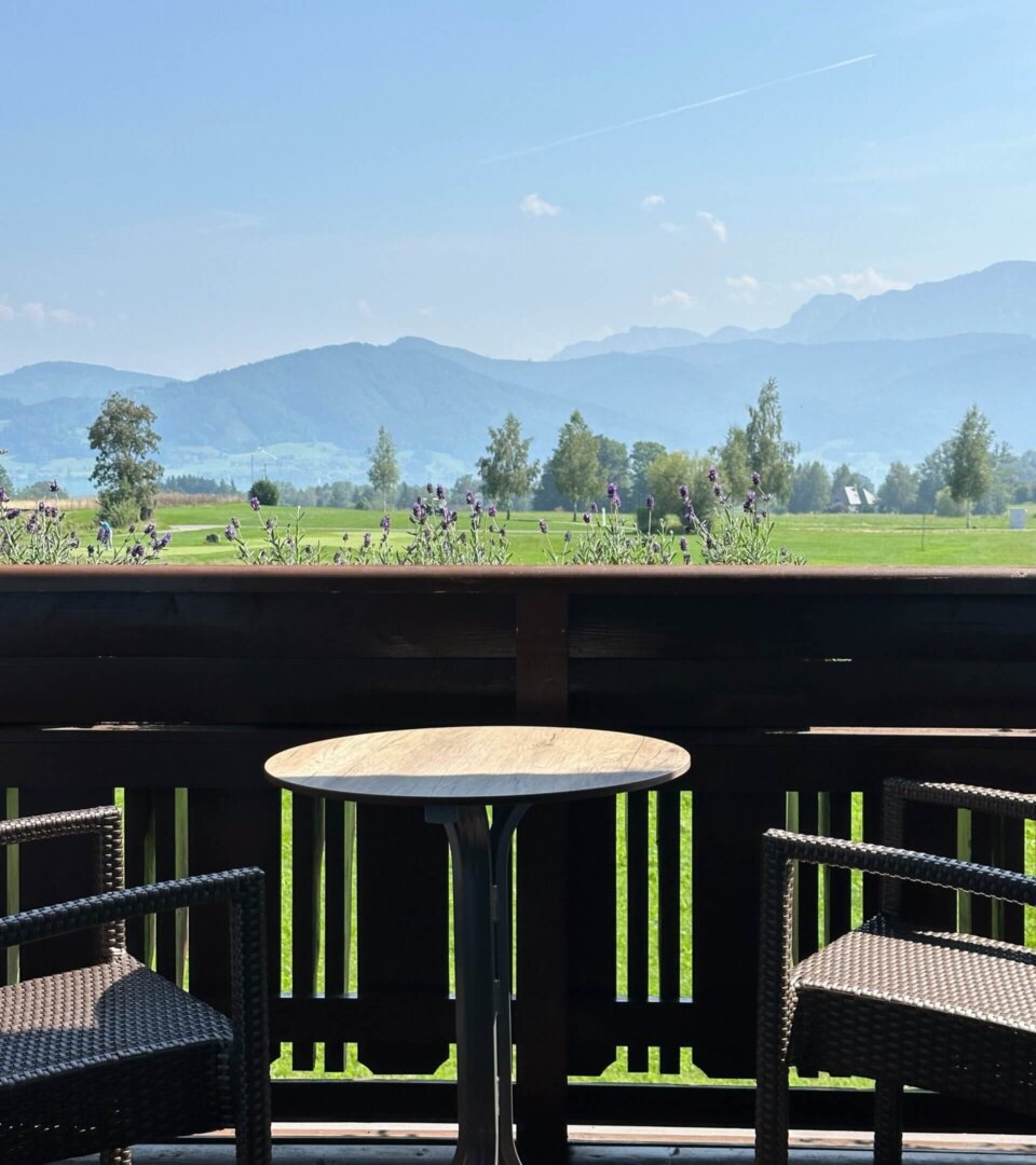 Ausblick im Hotelzimmer, Panorama, Berge