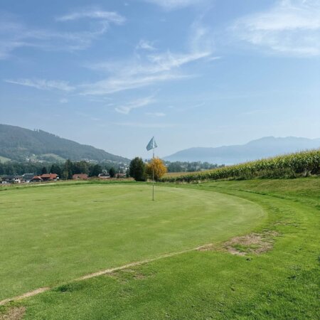 Golfplatz mit Panorama