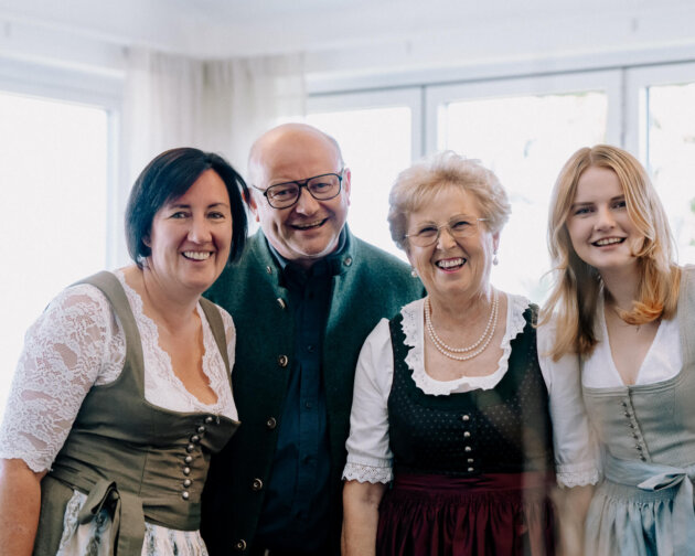 Familie Seiringer mit Seniorchefin Anni