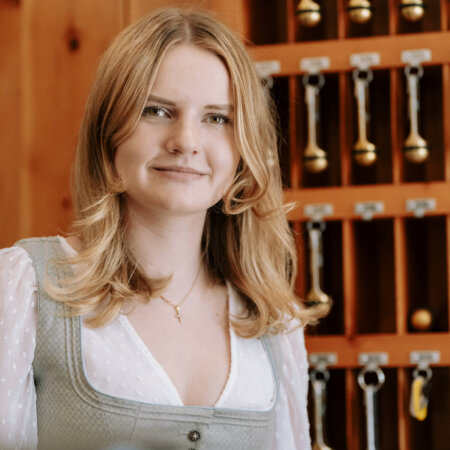 Theresia an der Rezeption