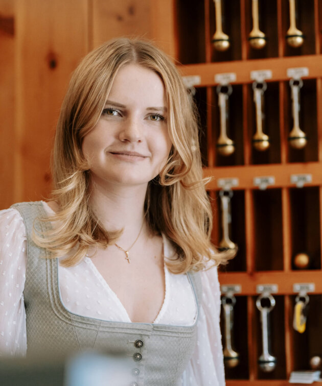Theresia an der Rezeption