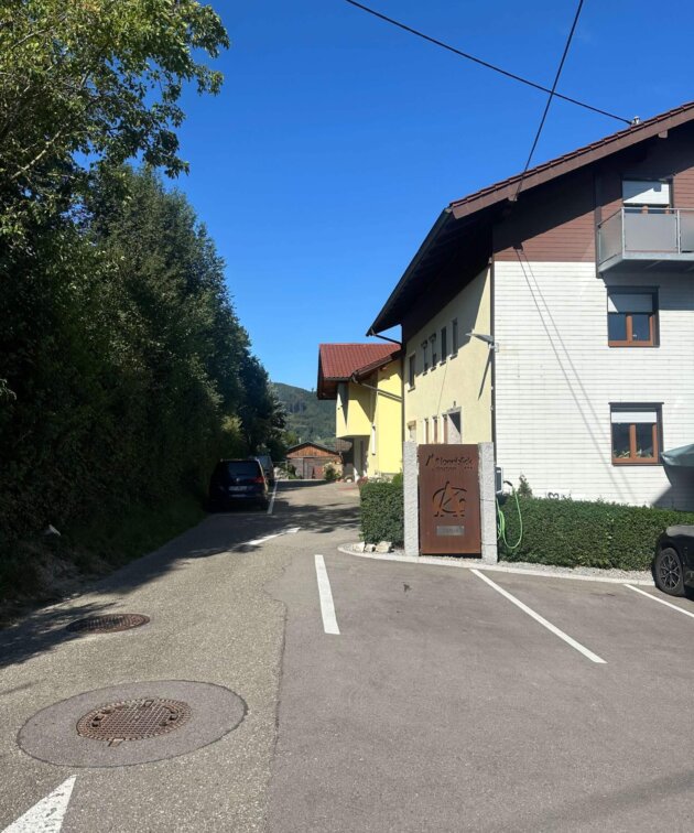 Ladestation und Parkplatz